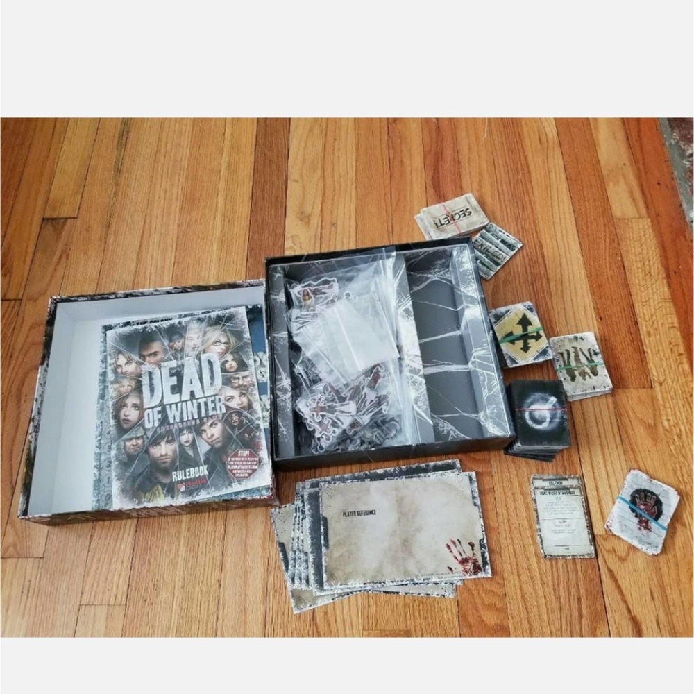 Dead of winter a crossroads board game - Picture 3 of 8